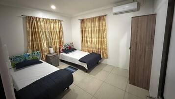 4 bedrooms, iron/ironing board, WiFi, bed sheets