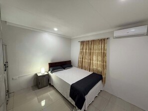 Iron/ironing board, WiFi, bed sheets - Lautoka Tropical Haven – 4BR with Amazing Views (Lautoka)