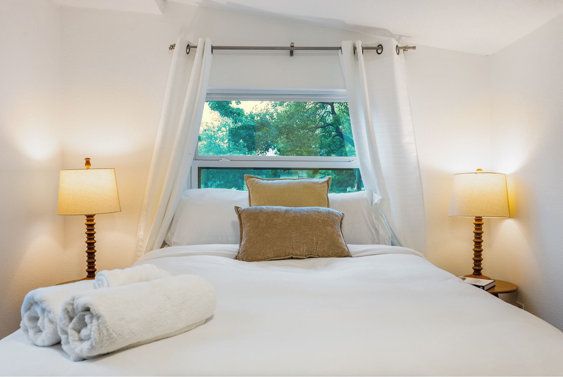4 bedrooms, desk, iron/ironing board, free WiFi