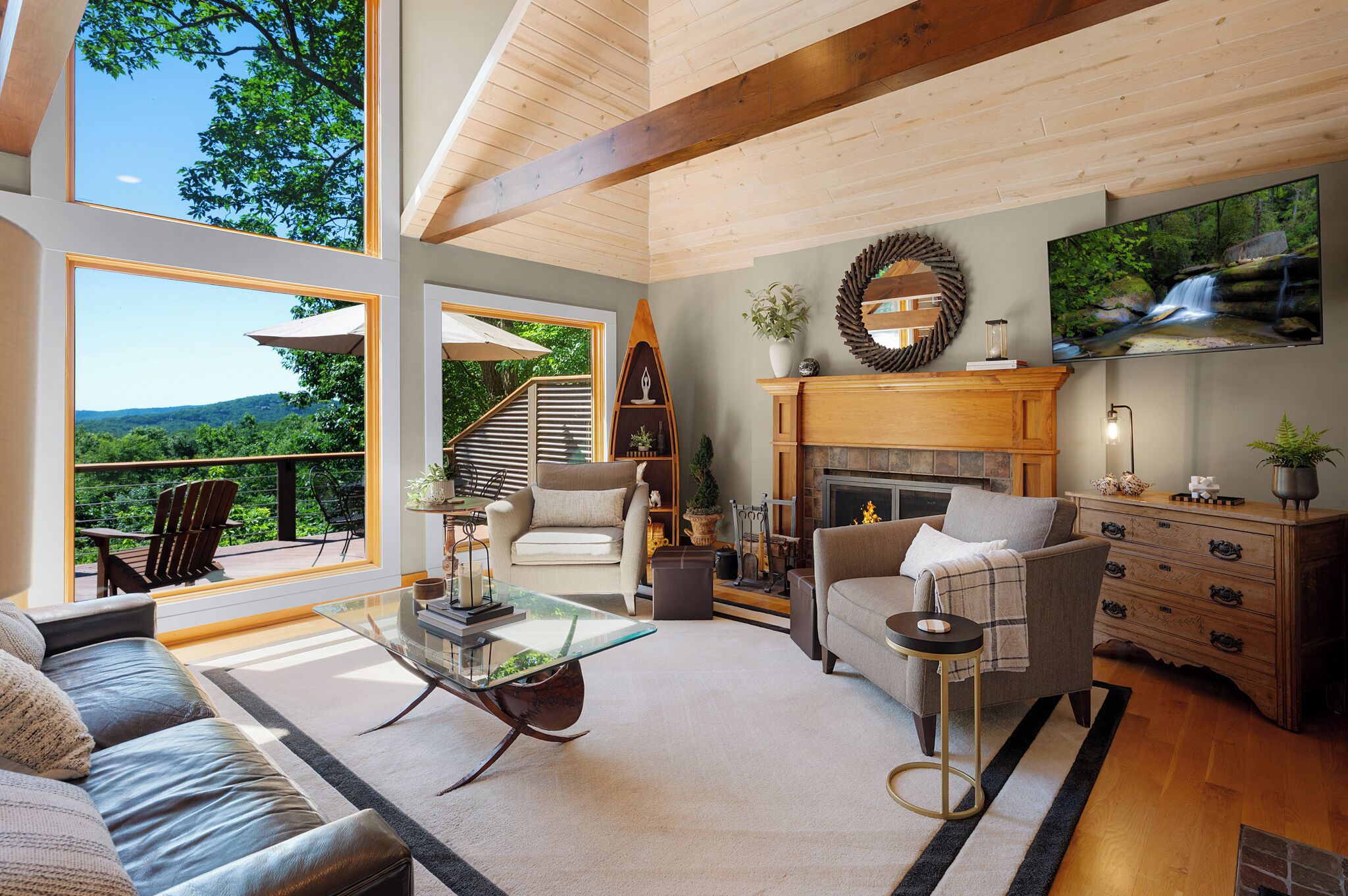 Smart TV, fireplace