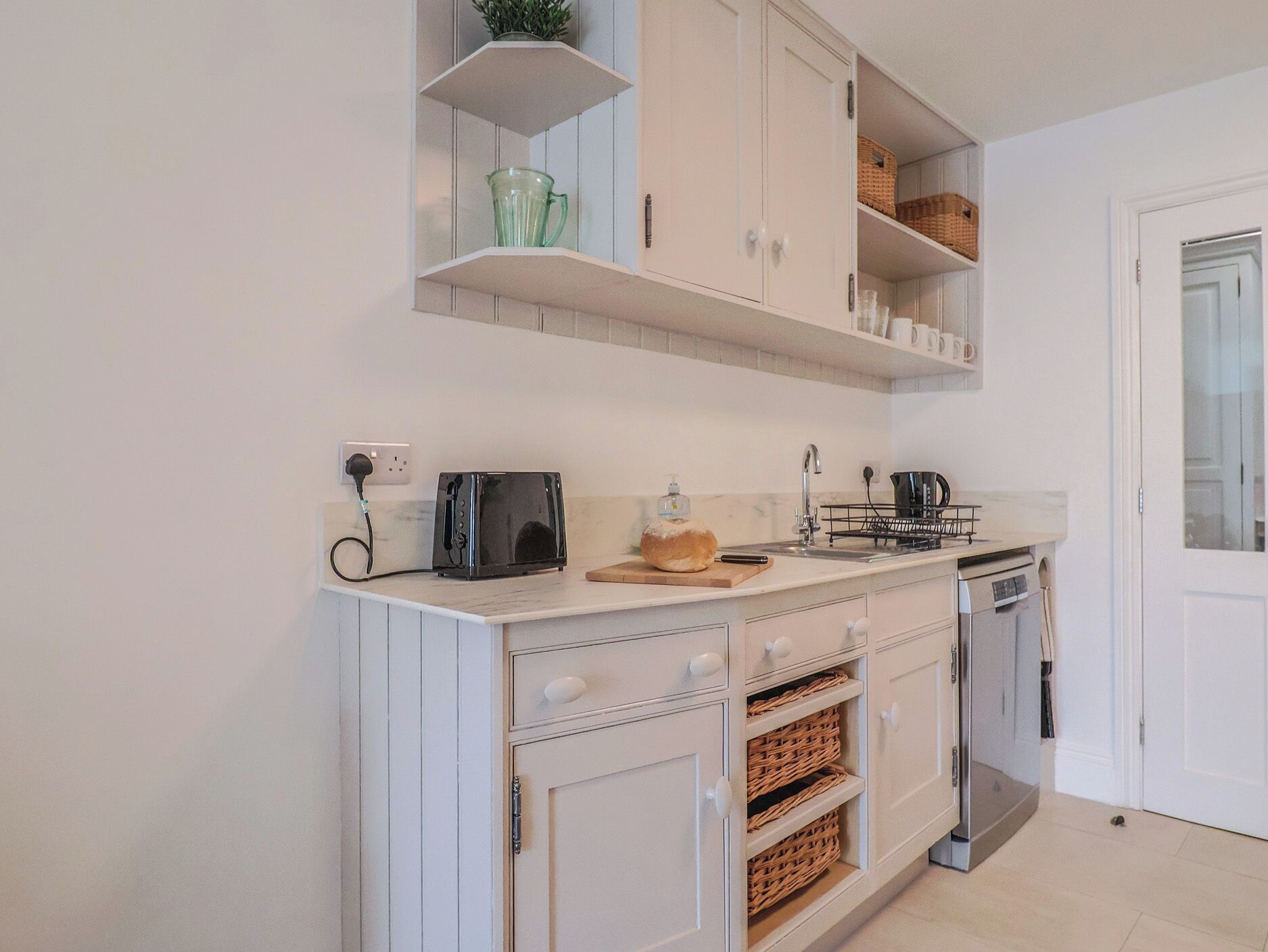 Dishwasher, cookware/dishes/utensils