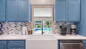 Coffee/tea maker, fridge, microwave, oven - NEW! Heated Pool, Pickleball, Mini-Golf, Play Room (Bradenton)