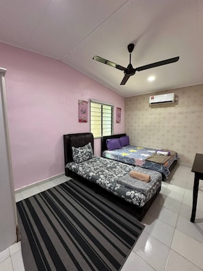 2 chambres, fer et planche à repasser, Wi-Fi gratuit, draps fournis