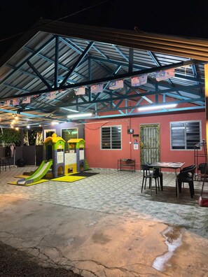 Children’s area - 2-bedroom house 170 metre Seaview Homestay enchanting Mersing with swimming pool (Mersing)
