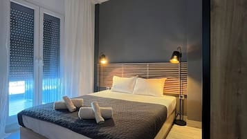 1 dormitori, planxa i posts de planxar, wifi i roba de llit