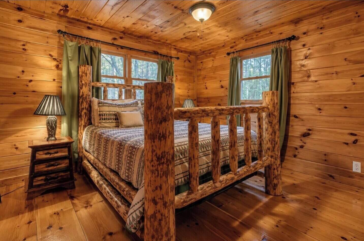 3 bedrooms, travel cot, free WiFi, bed sheets