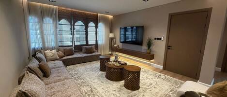 อพาร์ทเมนท์ (3 Bedrooms) | ด้านหน้าที่พัก