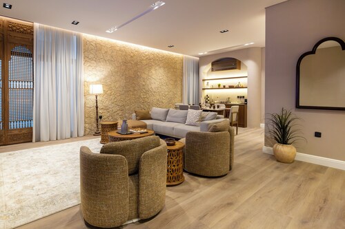 Atrah Elegant 3BR Apartment With Maid's Room