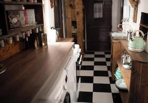 Fridge, oven, stovetop, coffee/tea maker - Green Libling (Štiavnické Bane)