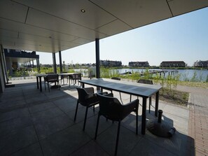 House | Outdoor dining - Water-view Holiday Home in Kampen (Kampen)