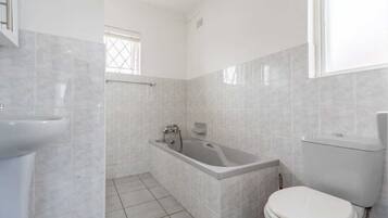 Villa, 4 Bedrooms, Accessible, Smoking | Bathroom
