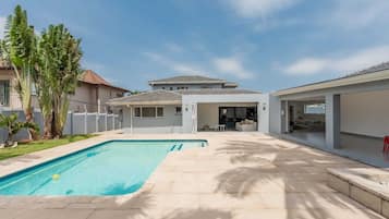 Villa - 4 soveværelser - handicapvenligt - ryger | Pool | Udendørs pool