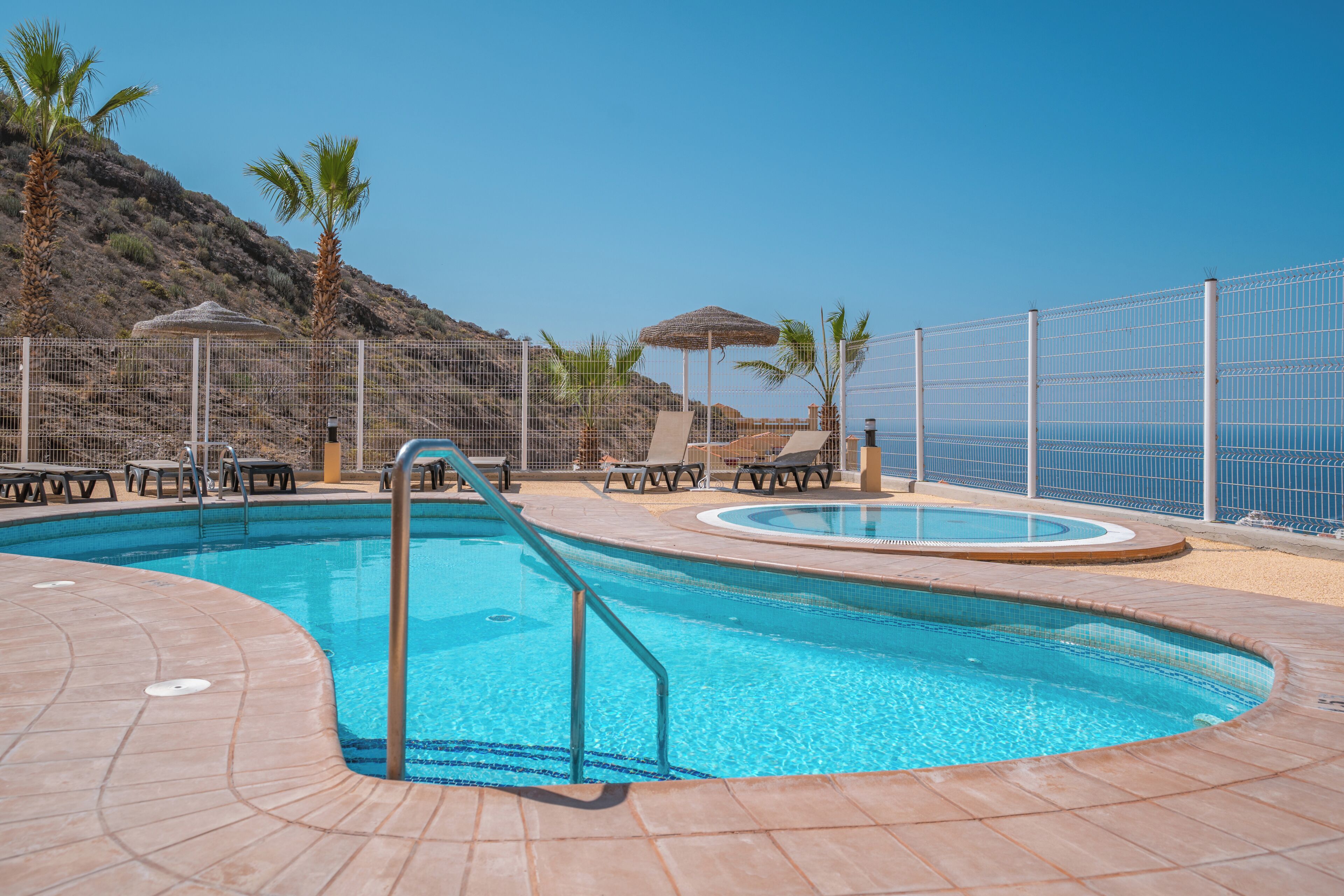 Appartement, 2 chambres, balcon, vue sur l’océan | Piscine | Piscine extérieure
