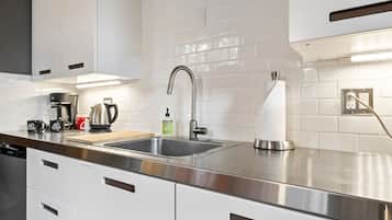 Fridge, microwave, dishwasher, coffee/tea maker