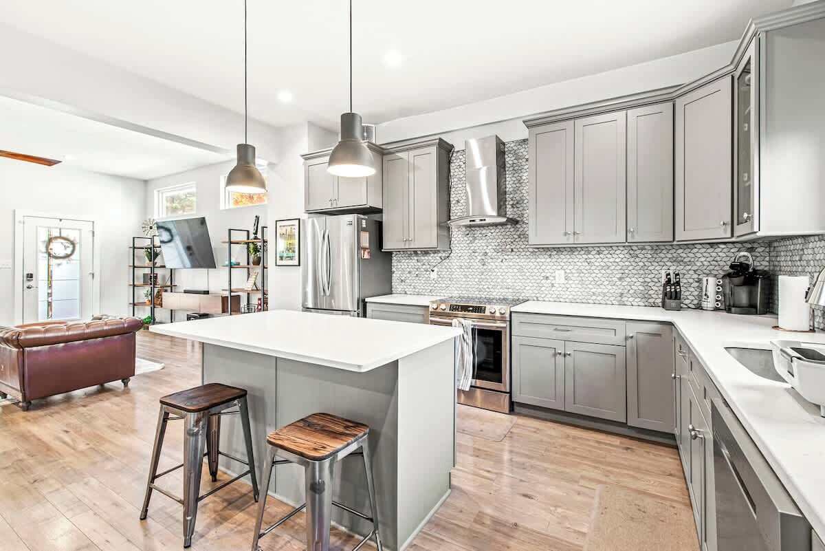 Fridge, oven, stovetop, dishwasher