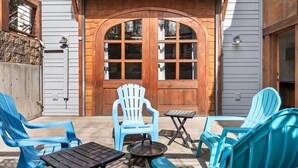 Terrace/patio - Sisters Loft Retreat | Walk to Everything (Sisters)