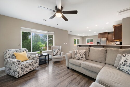 City Park Retreat | Near Golf, Parks & Old Town
