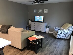 Living area - City Park Retreat | Near Golf, Parks & Old Town (Fort Collins)