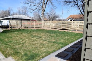 Property grounds - City Park Retreat | Near Golf, Parks & Old Town (Fort Collins)