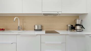 Fridge, stovetop, dishwasher, coffee/tea maker