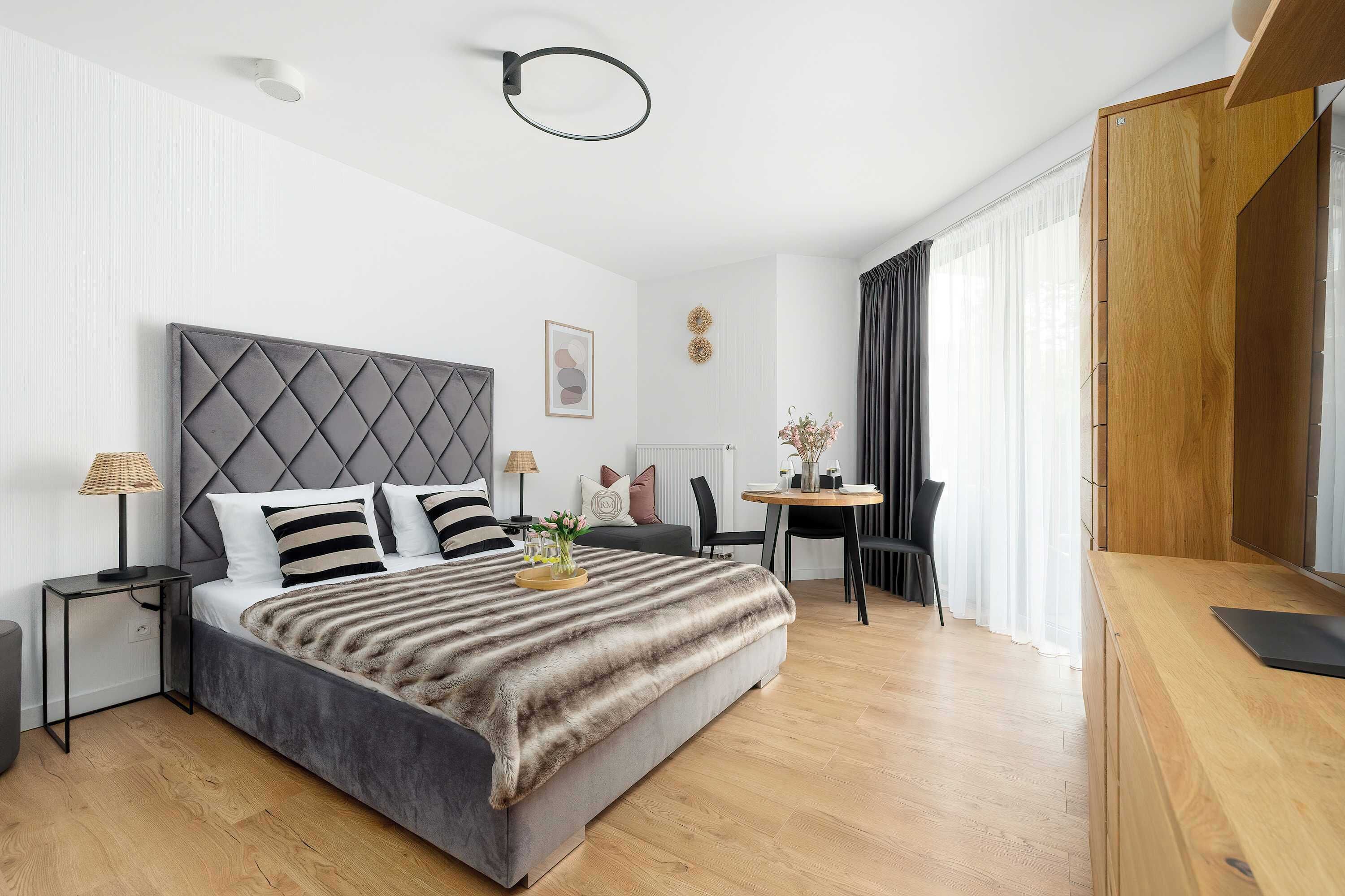 Iron/ironing board, travel cot, WiFi, bed sheets