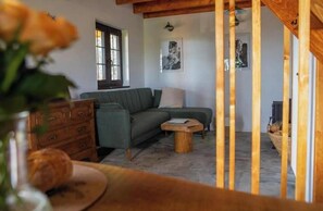 Fireplace, books, stereo