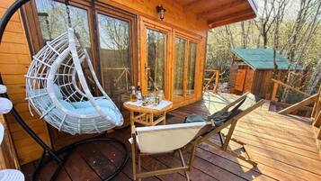 Bungalow Confort, non-fumeurs, vue jardin | Restauration extérieure