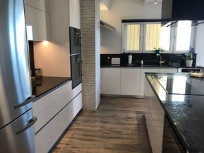 Căn hộ, quang cảnh bến du thuyền | Bếp riêng