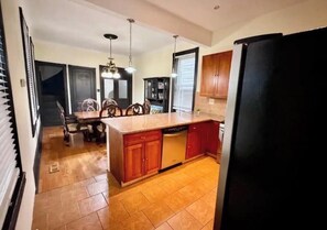 Interior - Spacious 7-bedroom house in university city Philadelphia with AC (Philadelphia)