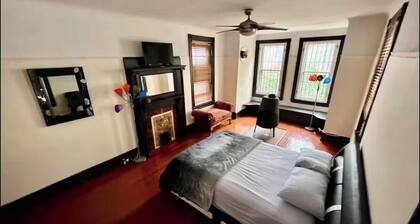 Spacious 7-bedroom house in university city Philadelphia with AC