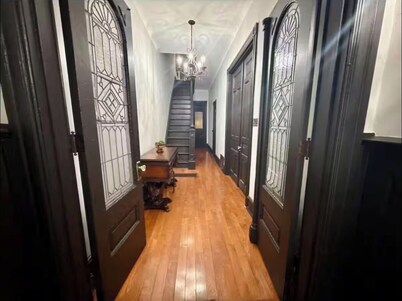 Spacious 7-bedroom house in university city Philadelphia with AC