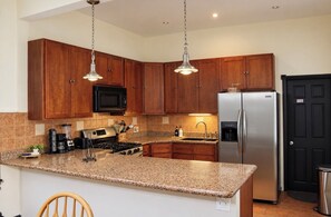 Private kitchen -  7-bedroom l Penn medicine, CHOP, UPenn, Drexel, Eagles, center city, Uni City (Philadelphia)