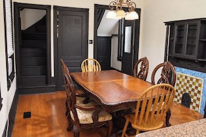 Dining -  7-bedroom l Penn medicine, CHOP, UPenn, Drexel, Eagles, center city, Uni City (Philadelphia)