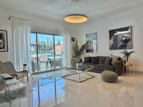 Stunning one-bedroom with pool, and gym - YK