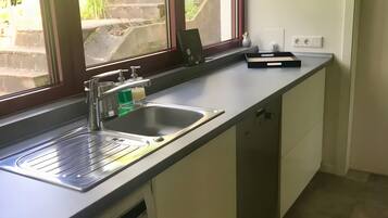 Kühlschrank, Ofen, Herdplatte, Geschirrspüler