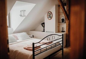 2 chambres, fer et planche à repasser, Wi-Fi, draps fournis