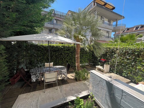 Beachfront Apartment with a Garden