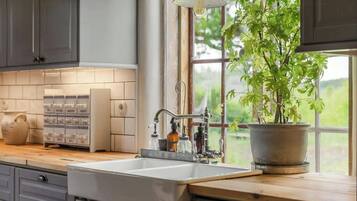 Microonde, forno, lavastoviglie, macchina per tè/caffè