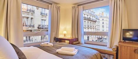 3 bedrooms, desk, iron/ironing board, free WiFi