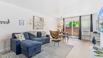 Apartment, 1 King Bed with Sofa bed, Garden View (Coastal Comfort) | Living area