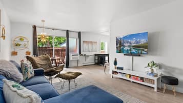Appartement, 1 très grand lit et 1 canapé-lit, vue sur le jardin (Coastal Comfort) | Aire de séjour