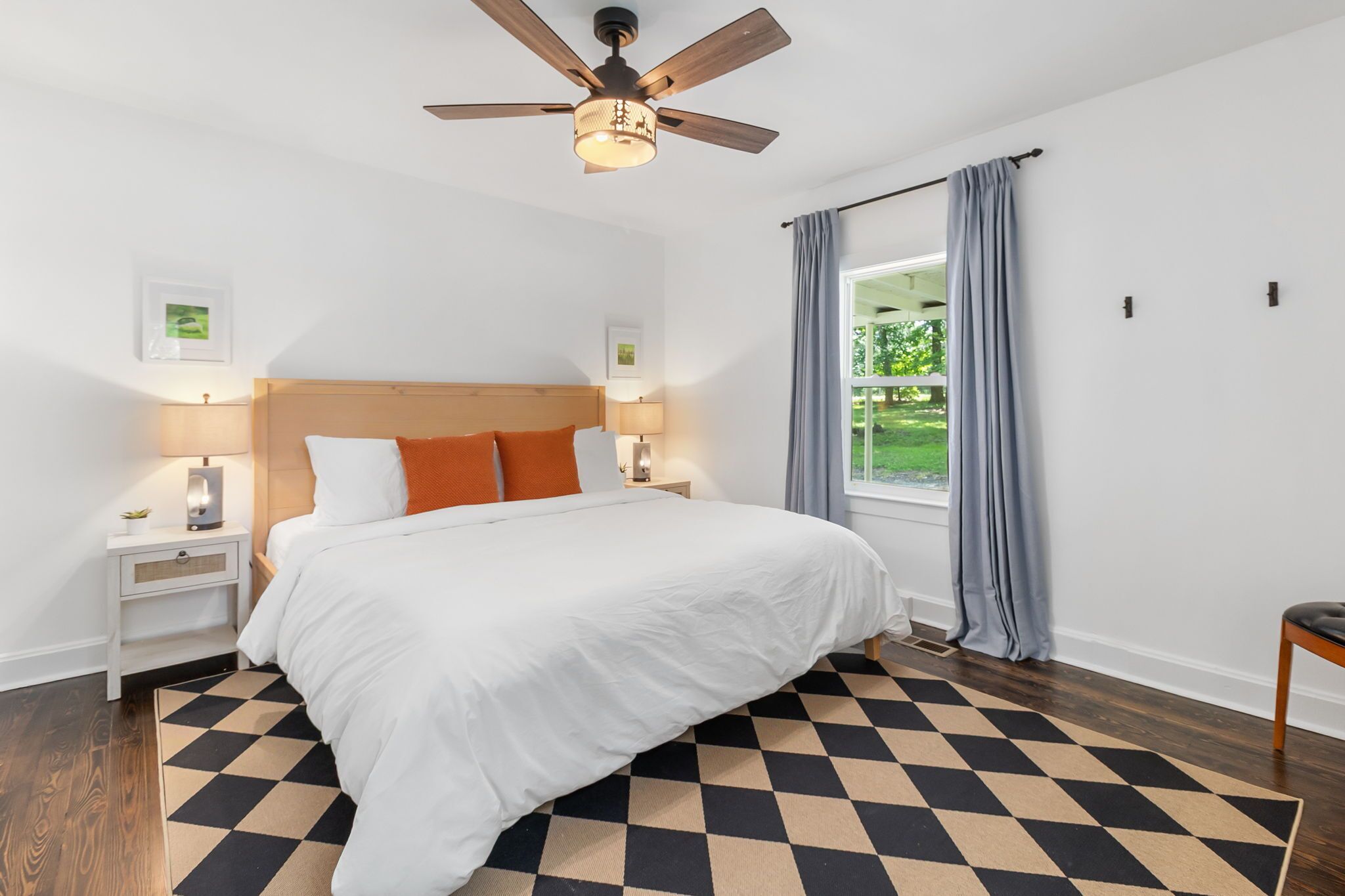 2 slaapkamers, een strijkplank/strijkijzer, wifi, beddengoed