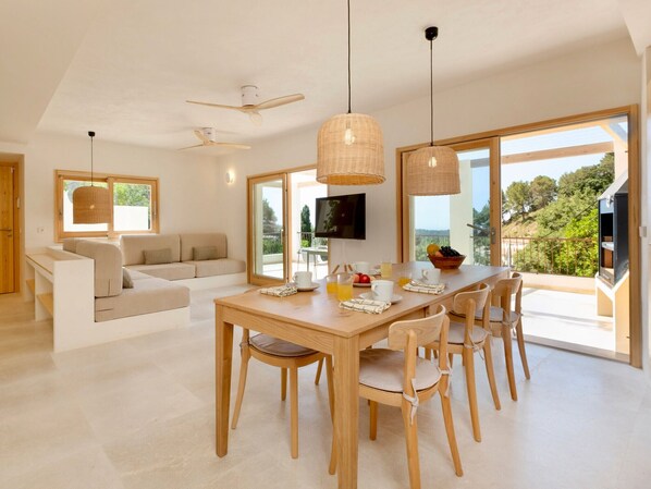 Dining - Sustainable Holiday Home with Pool in Mallorca (Galilea)