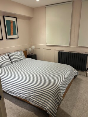 Iron/ironing board, internet, bed sheets