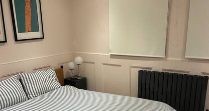 Bright modern apartment minutes from Tottenham Station direct Victoria line