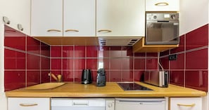 Kühlschrank, Ofen, Herdplatte, Geschirrspüler