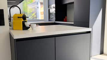 Coffee/tea maker, fridge, microwave, oven