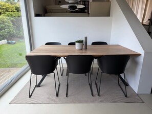 Dining - Modern House with Private Pool, Garden, Terrace & Wi-Fi in Burgdorf (Burgdorf)
