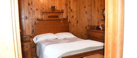 Tabla de planchar con plancha, wifi gratis y ropa de cama