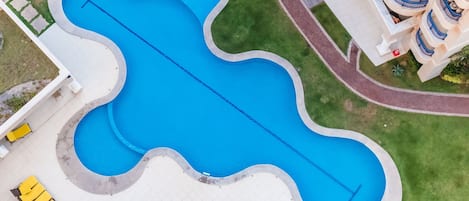基本公寓 | 泳池
